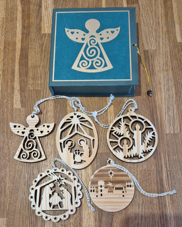 5 Christmas Decorations in Gift Box